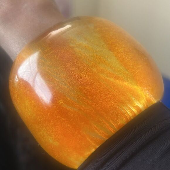 1983 RARE Cara Croninger Signed HUGE Lucite Orange Cuff - Picture 1 of 6